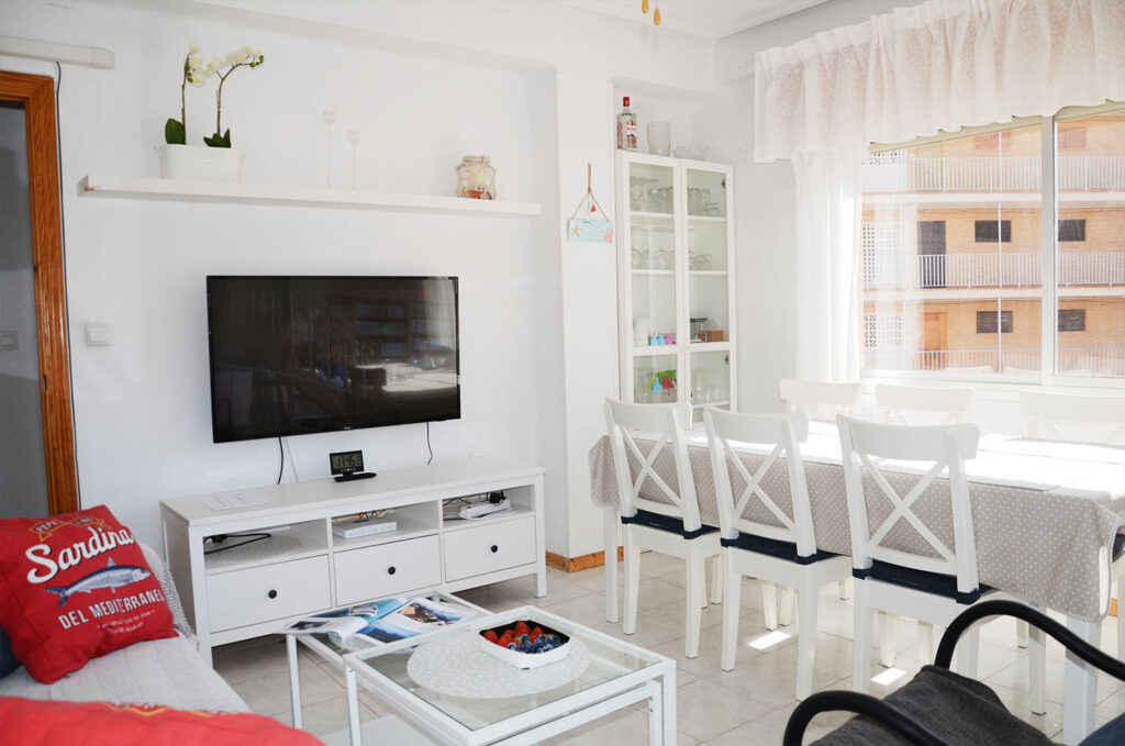 Lvingroom with flatscreen cable-tv and a white coffee table.