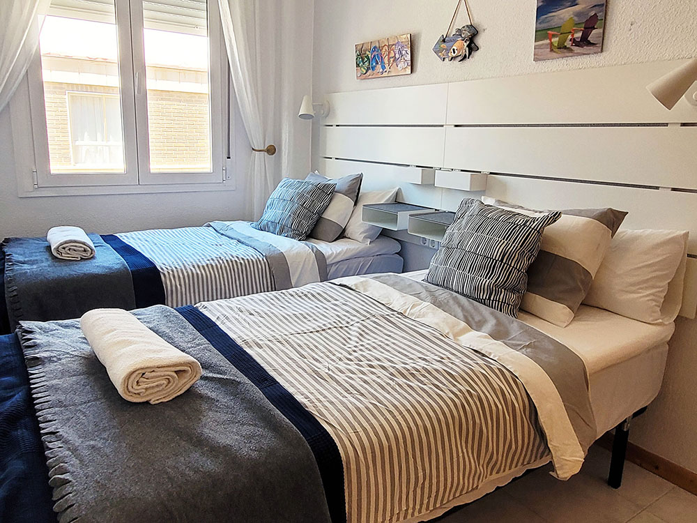 Bedroom with two single beds.